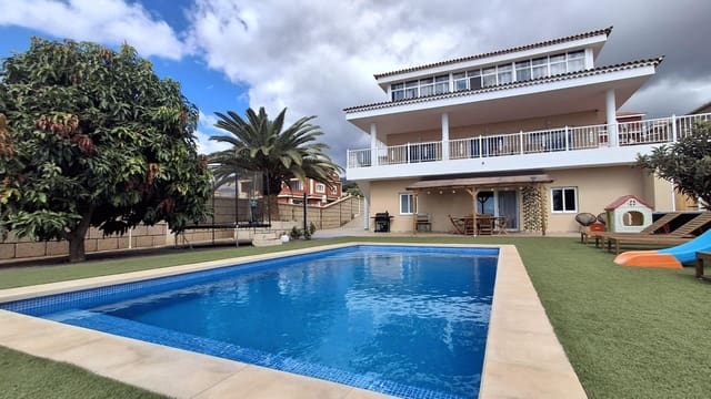 10 slaapkamer Villa te koop in Buzanada, Arona met zwembad garage - € 1.399.000 (Ref: 8812194)