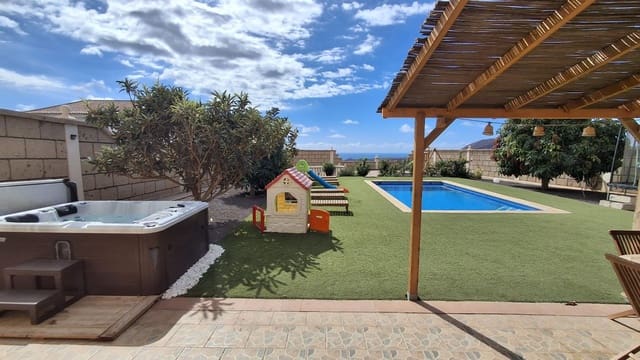 10 slaapkamer Villa te koop in Buzanada, Arona met zwembad garage - € 1.399.000 (Ref: 8812194)