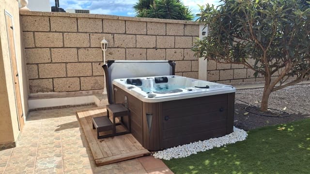 10 slaapkamer Villa te koop in Buzanada, Arona met zwembad garage - € 1.399.000 (Ref: 8812194)