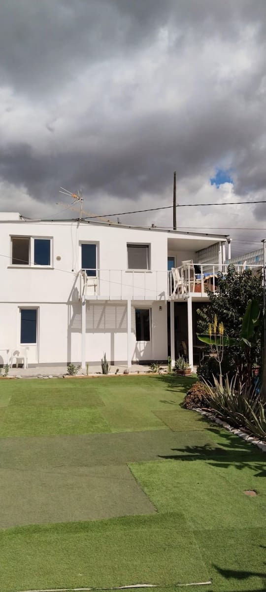 5 bedroom Villa for sale in Arona with garage - € 585,000 (Ref: 9202222)