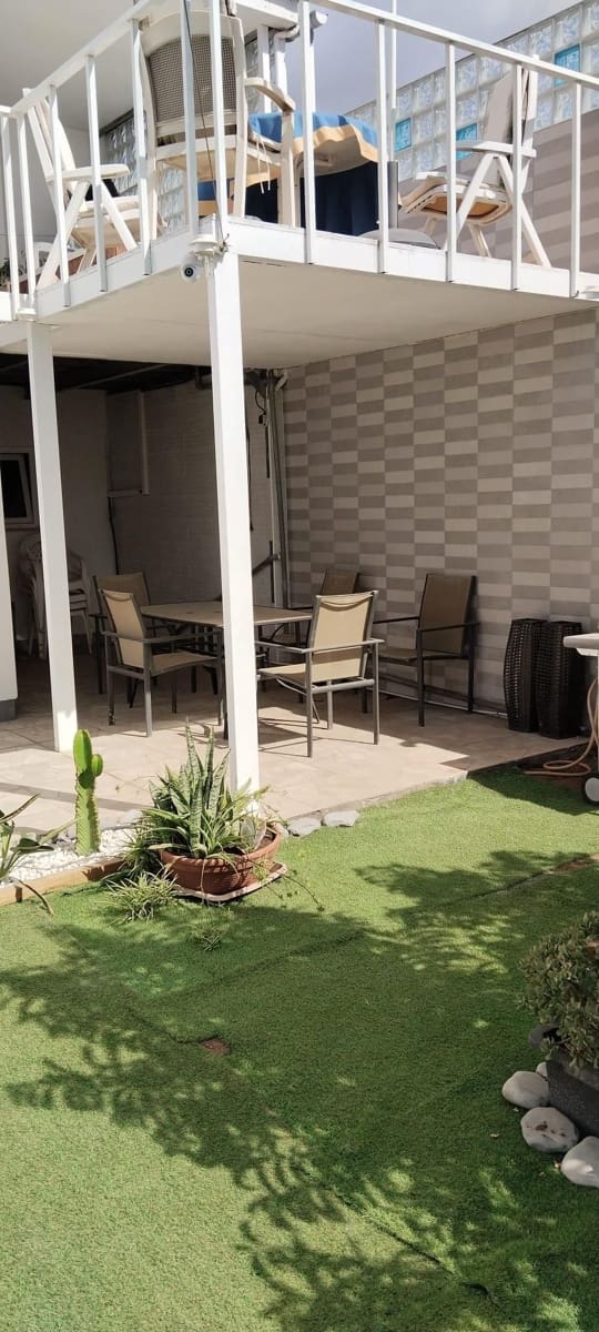 5 bedroom Villa for sale in Arona with garage - € 585,000 (Ref: 9202222)