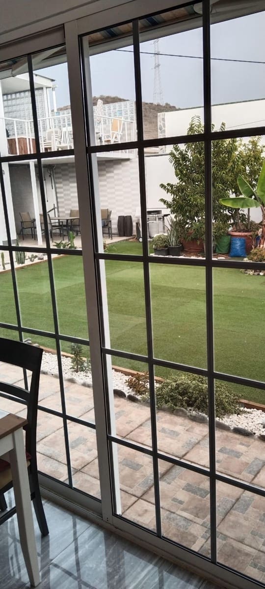 5 bedroom Villa for sale in Arona with garage - € 585,000 (Ref: 9202222)