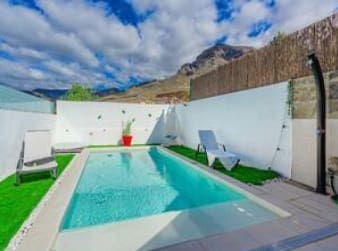 3 bedroom Villa for sale in Torviscas, Adeje with pool garage - € 850,000 (Ref: 9236051)