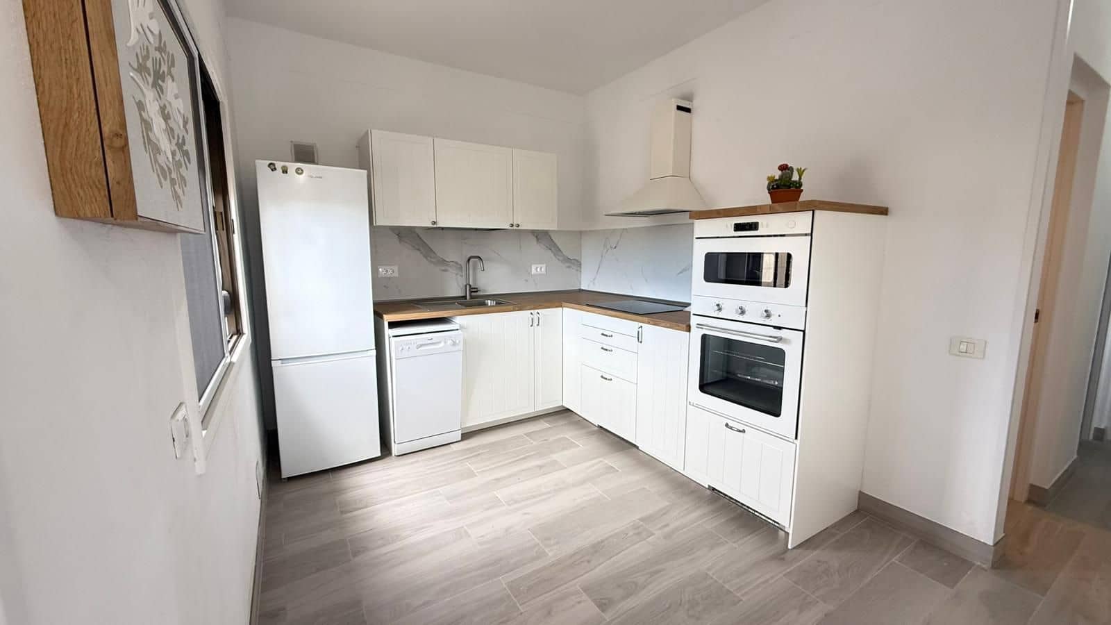 3 soveværelse Lejlighed til leje i Las Rosas - € 1.200 (Ref: 9262264)