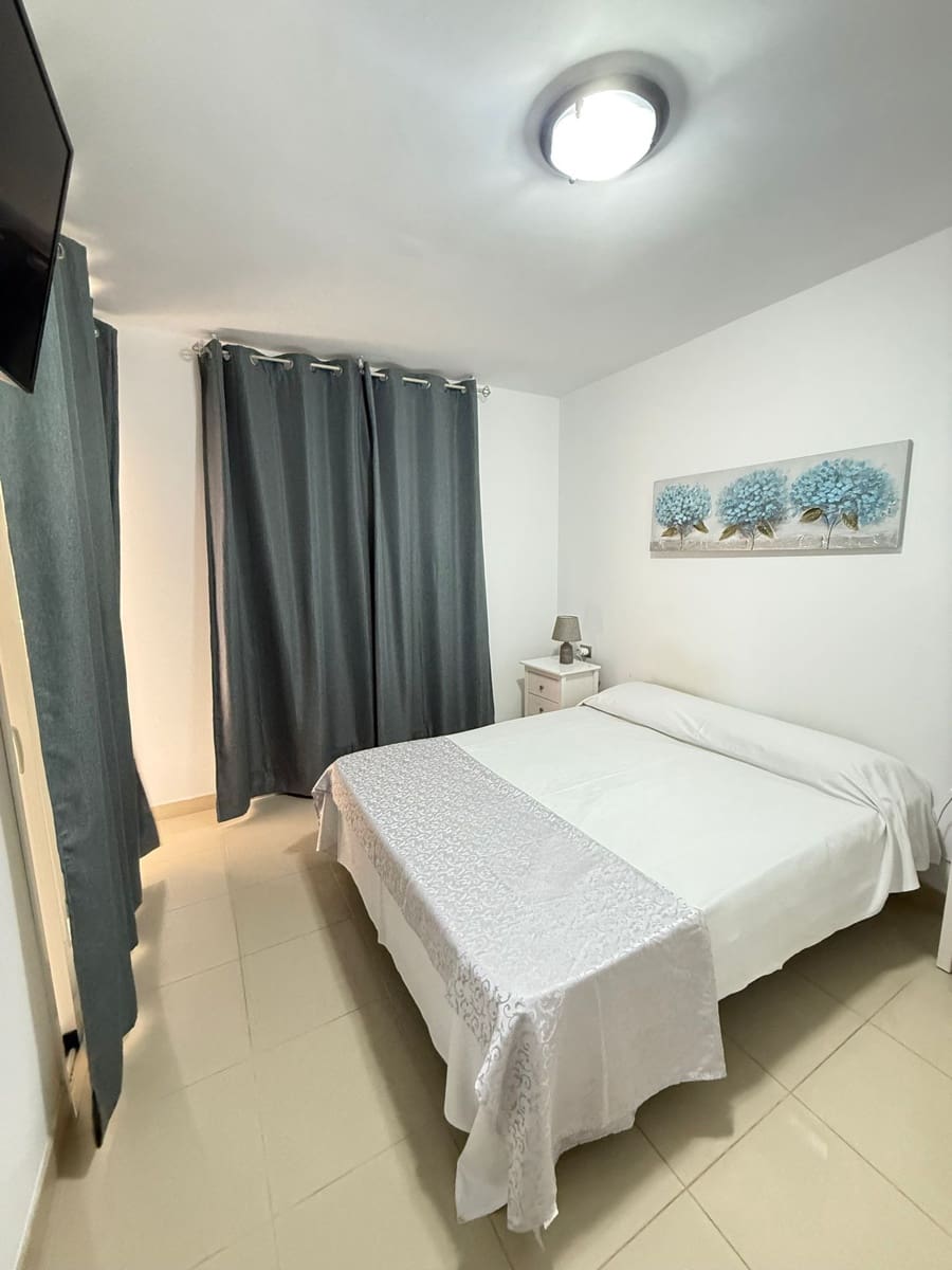 2 bedroom Apartment for sale in Los Cristianos with pool - € 370,000 (Ref: 9294202)