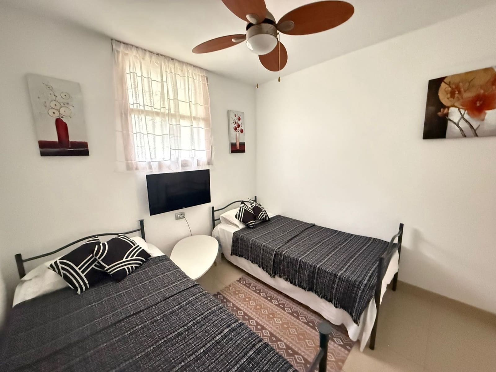 2 bedroom Apartment for sale in Los Cristianos with pool - € 370,000 (Ref: 9294202)