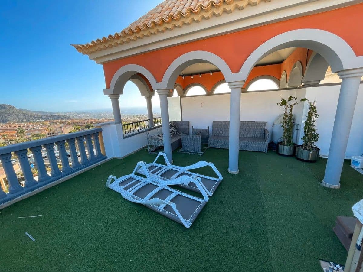 2 bedroom Penthouse for sale in Adeje with pool garage - € 375,000 (Ref: 9334439)