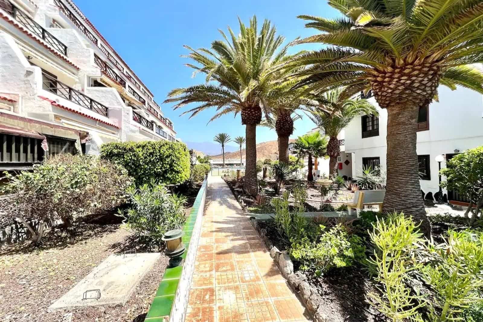2 bedroom Townhouse for sale in Costa del Silencio - € 325,000 (Ref: 9334442)