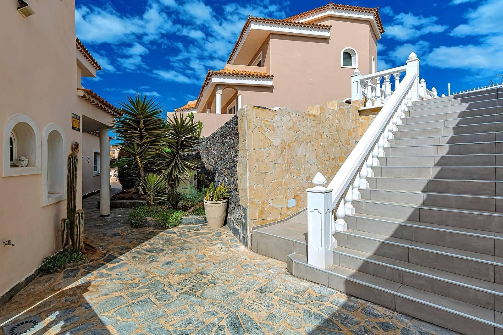 3 soverom Villa til salgs i Callao Salvaje med svømmebasseng garasje - € 800 000 (Ref: 9503002)