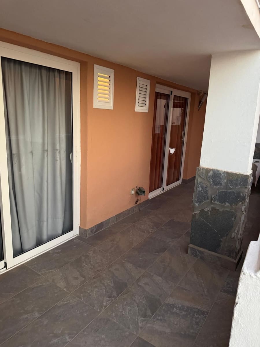 3 makuuhuone Huvila myytävänä paikassa San Eugenio mukana 
autotalli - 545 000 € (Ref: 9503003)