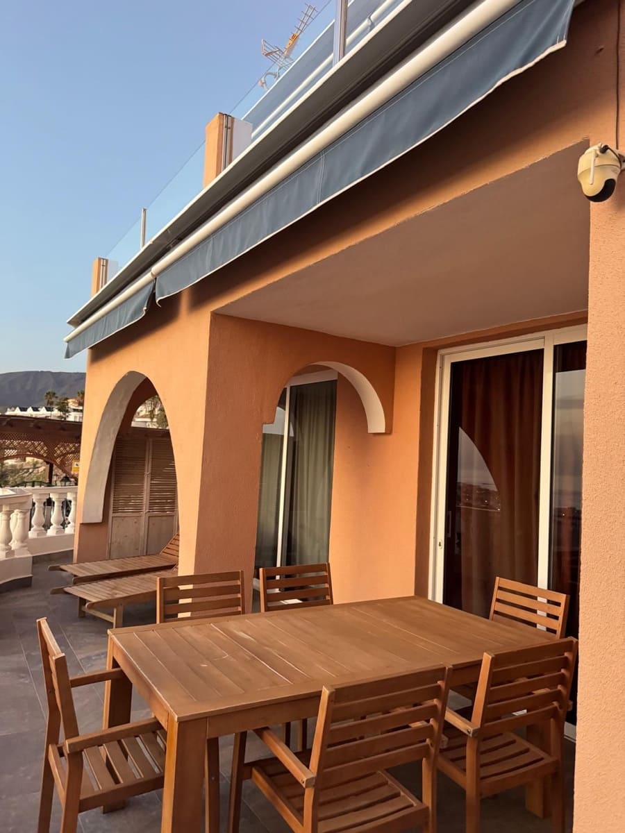 3 makuuhuone Huvila myytävänä paikassa San Eugenio mukana 
autotalli - 545 000 € (Ref: 9503003)