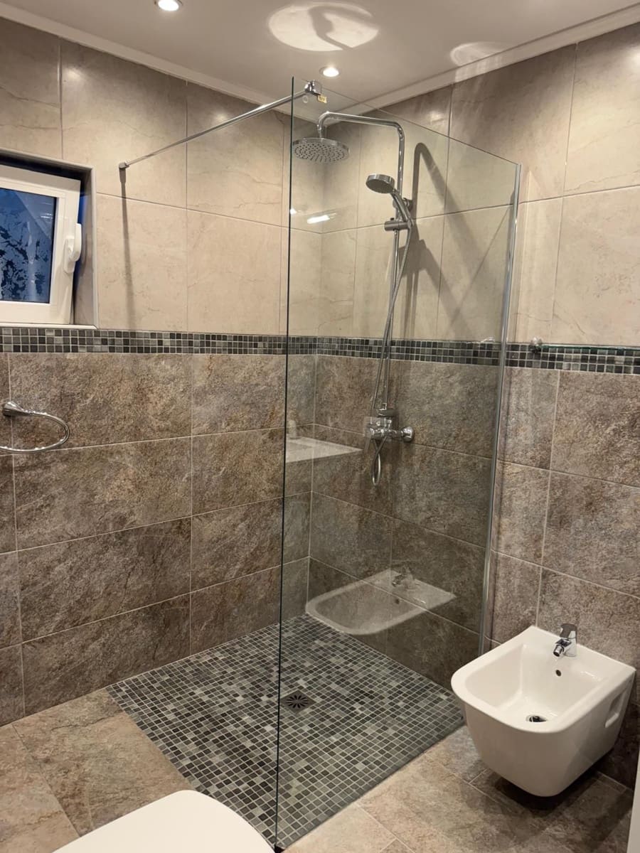 3 makuuhuone Huvila myytävänä paikassa San Eugenio mukana 
autotalli - 545 000 € (Ref: 9503003)