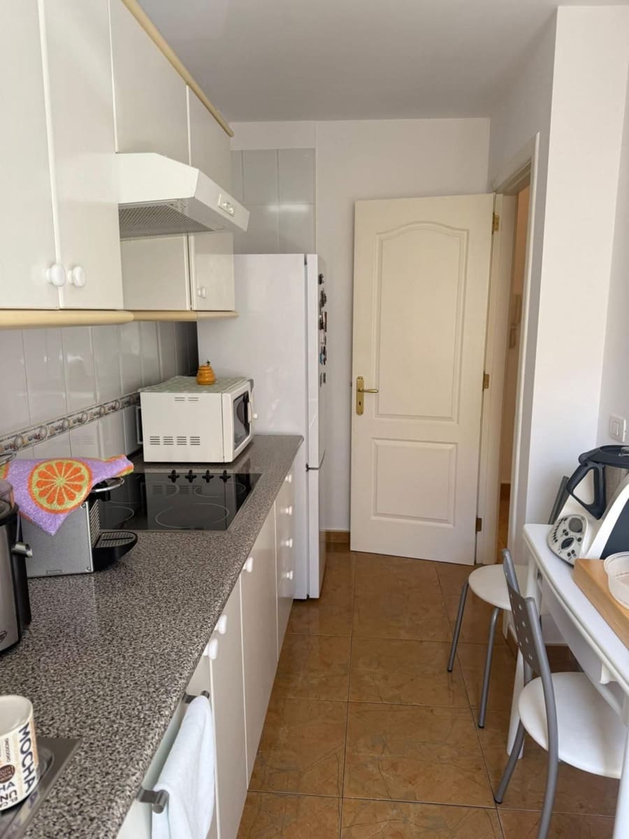 3 soveværelse Lejlighed til salg i San Isidro de Abona med garage - € 228.000 (Ref: 9503917)