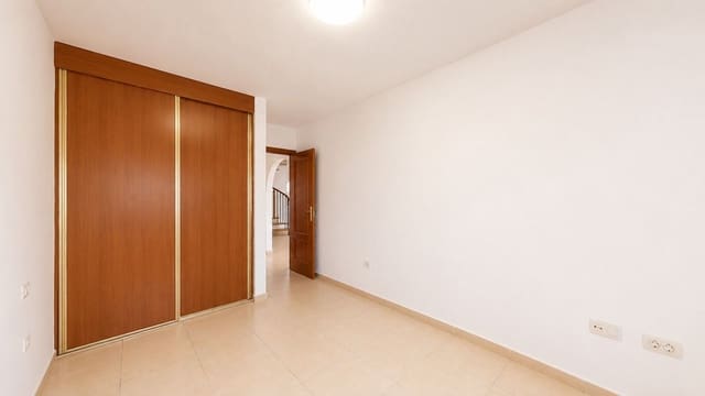4 camera da letto Attico in vendita in Buzanada, Arona con garage - 282.000 € (Rif: 9625360)