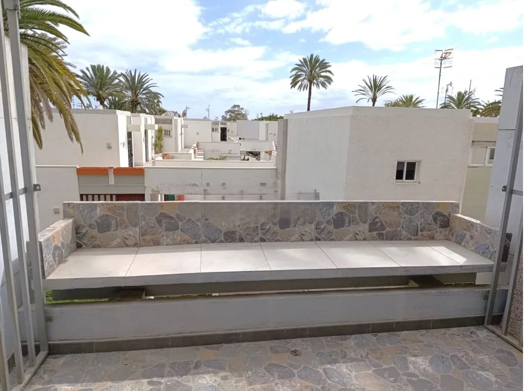 2 slaapkamer Appartement te koop in Costa del Silencio met zwembad garage - € 188.000 (Ref: 9698671)