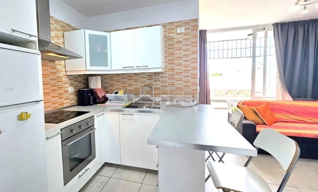 2 slaapkamer Appartement te koop in Costa del Silencio, Arona met zwembad garage - € 188.000 (Ref: 9698671)