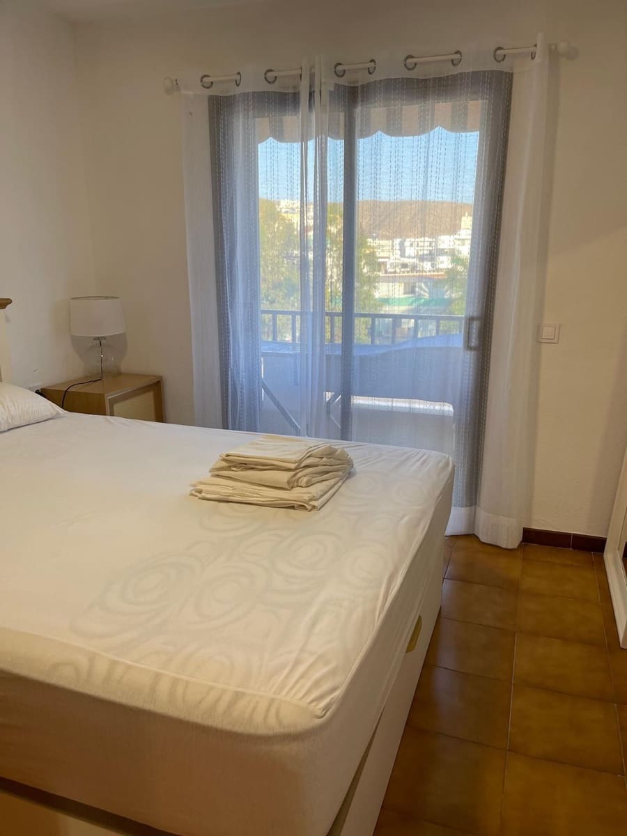2 sovrum Lägenhet att hyra i Los Cristianos med pool garage - 1 500 € (Ref: 9770322)
