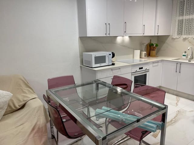 2 soveværelse Lejlighed til leje i Los Cristianos, Arona med swimmingpool garage - € 1.500 (Ref: 9770322)