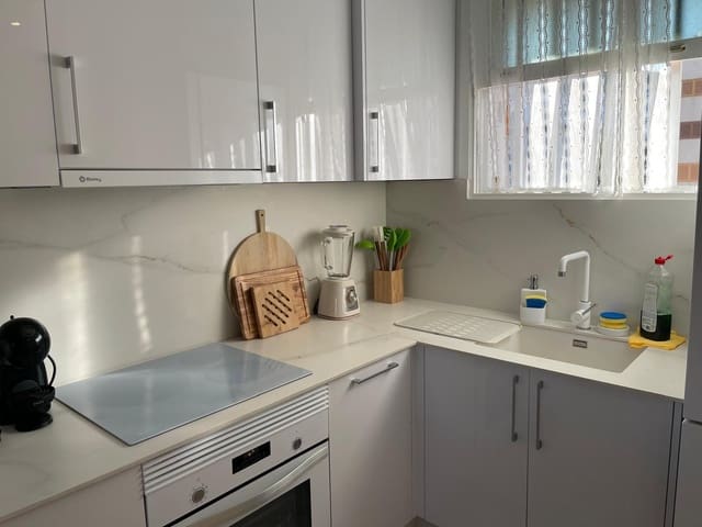 2 soveværelse Lejlighed til leje i Los Cristianos, Arona med swimmingpool garage - € 1.500 (Ref: 9770322)