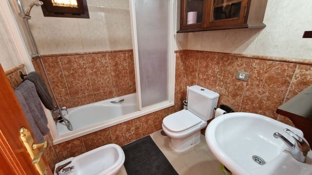 2 slaapkamer Appartement te koop in Costa del Silencio, Arona met zwembad garage - € 255.000 (Ref: 9780178)