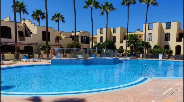 3 slaapkamer Halfvrijstaande villa te koop in Costa del Silencio, Arona met zwembad - € 330.000 (Ref: 9845060)