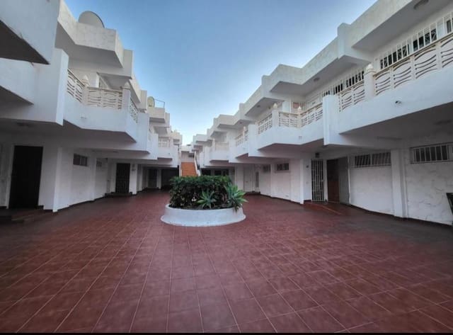 Studio à vendre à Costa del Silencio, Arona avec piscine - 159 000 € (Ref: 9889891)