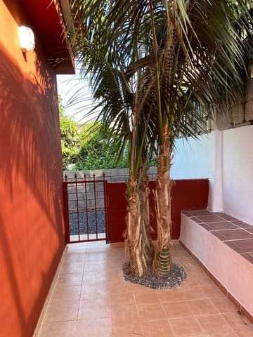 2 slaapkamer Finca/Landhuis te huur in Arona met garage - € 1.250 (Ref: 9933625)