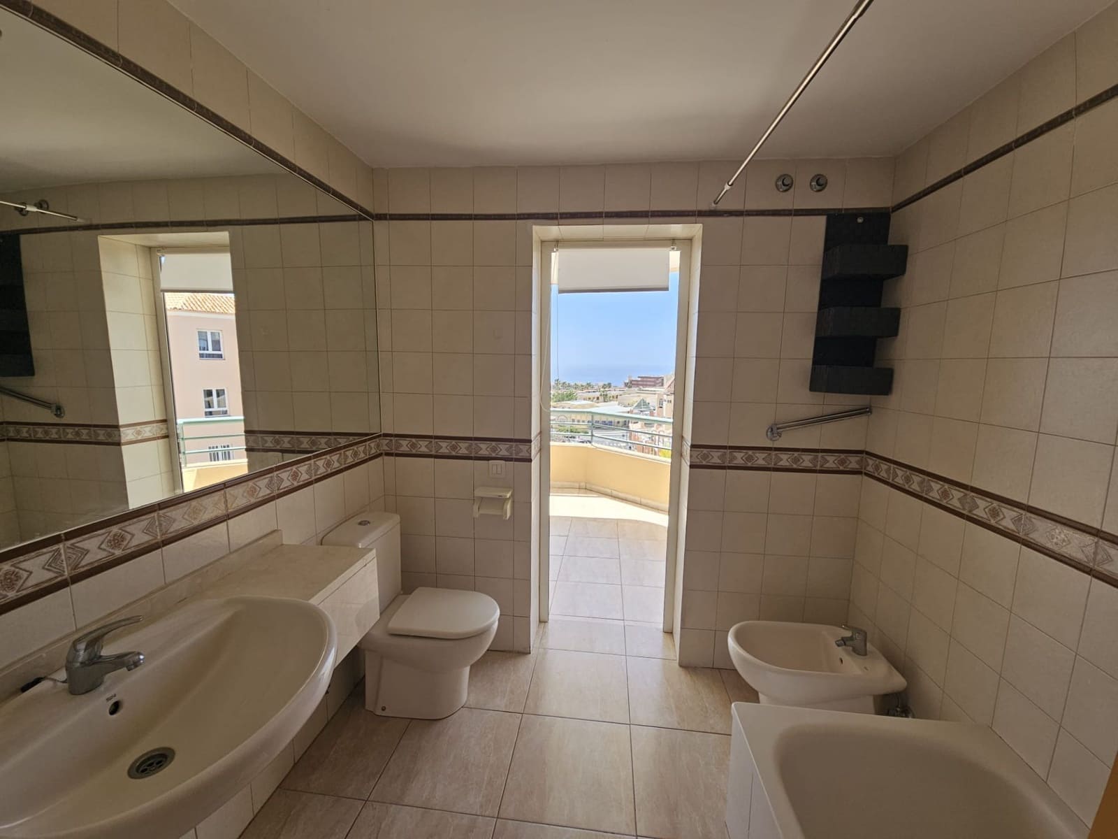 3 quarto Casa em Banda para arrendar em El Madronal com piscina - 1 800 € (Ref: 9964912)