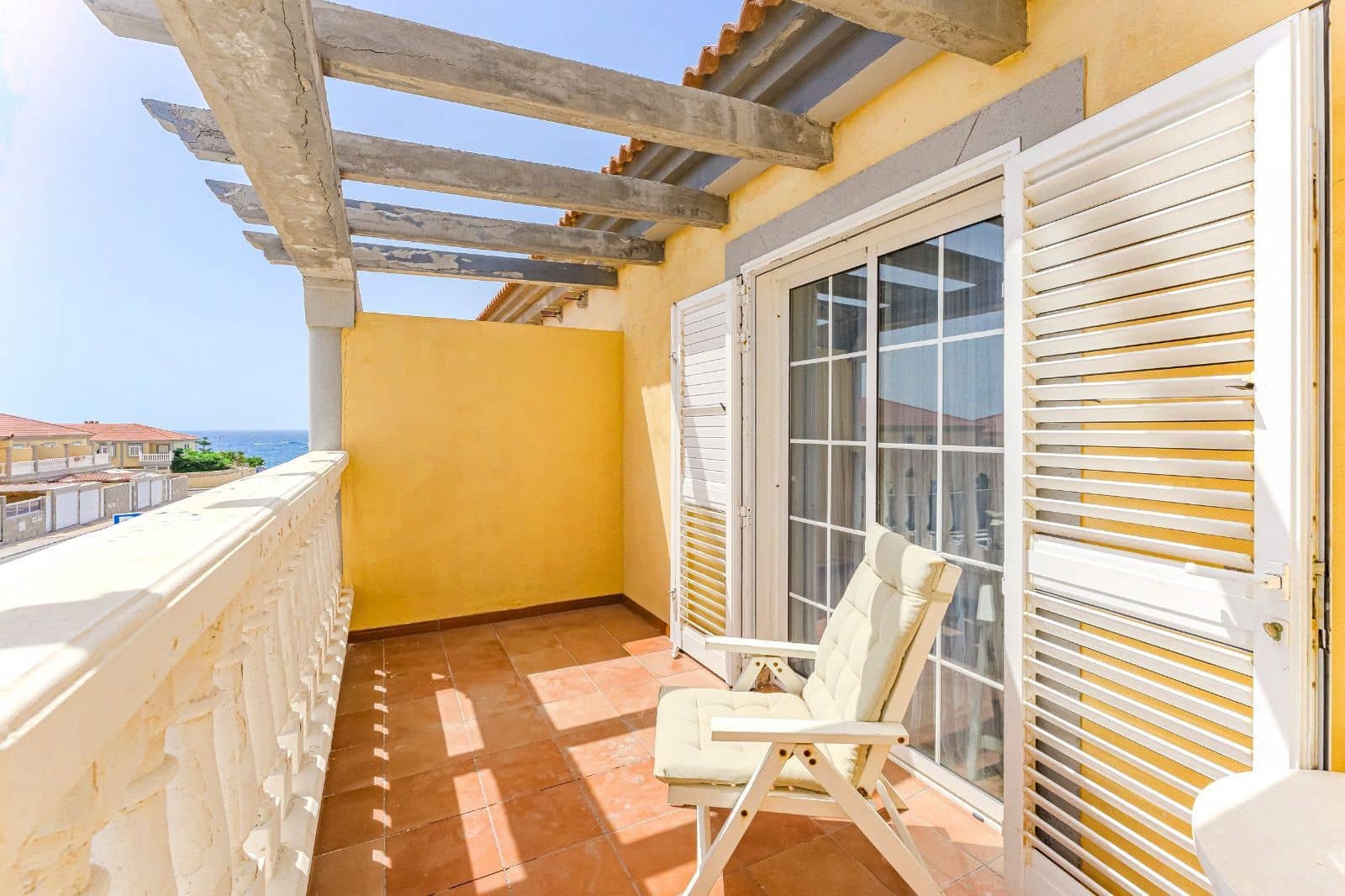 3 slaapkamer Huis te koop in El Medano met zwembad - € 420.000 (Ref: 9990265)