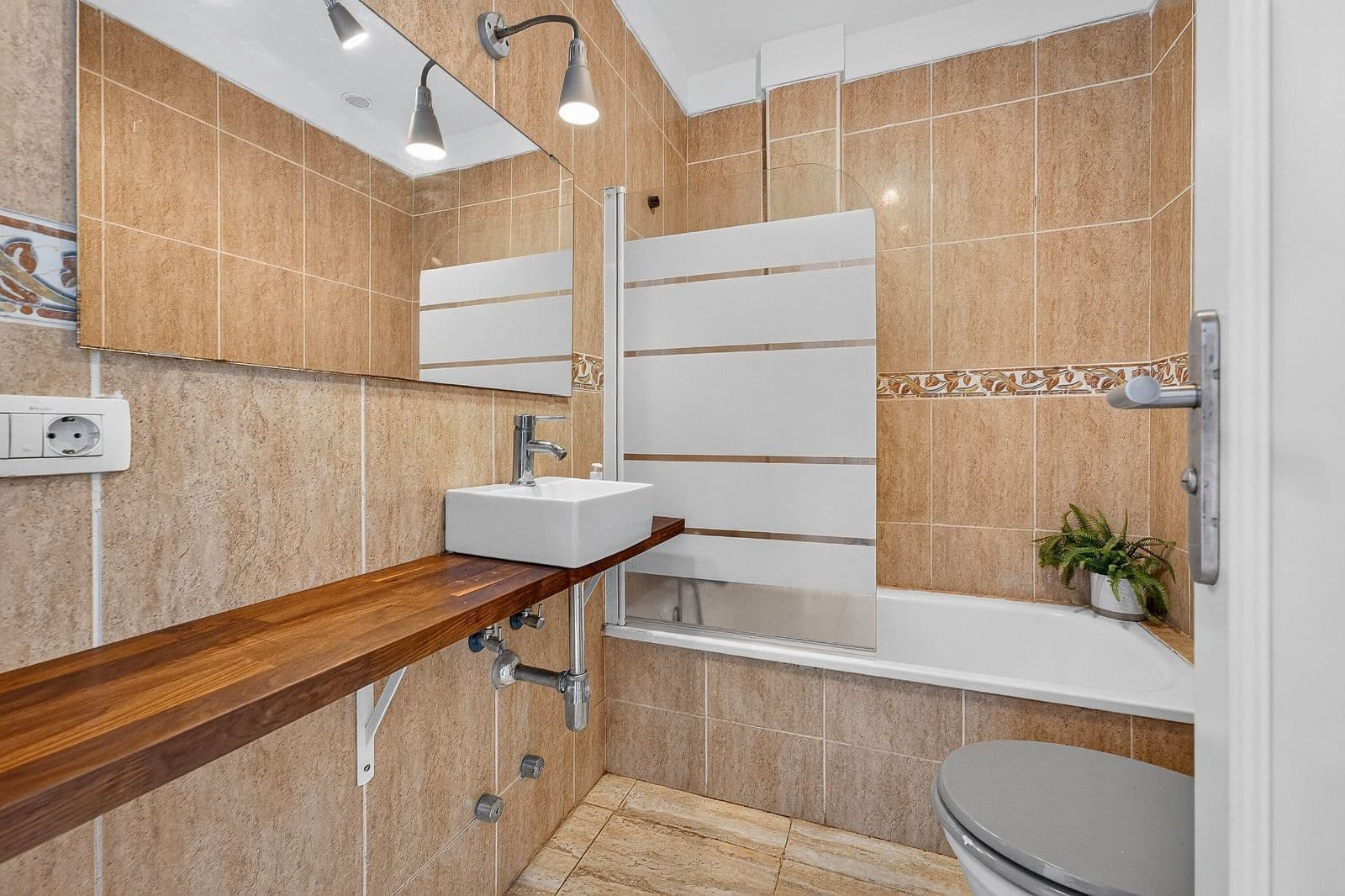 3 slaapkamer Huis te koop in El Medano met zwembad - € 420.000 (Ref: 9990265)