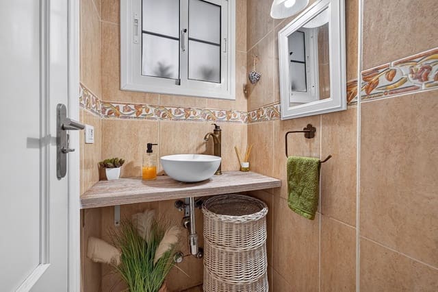 3 slaapkamer Huis te koop in El Medano, Granadilla de Abona met zwembad - € 420.000 (Ref: 9990265)
