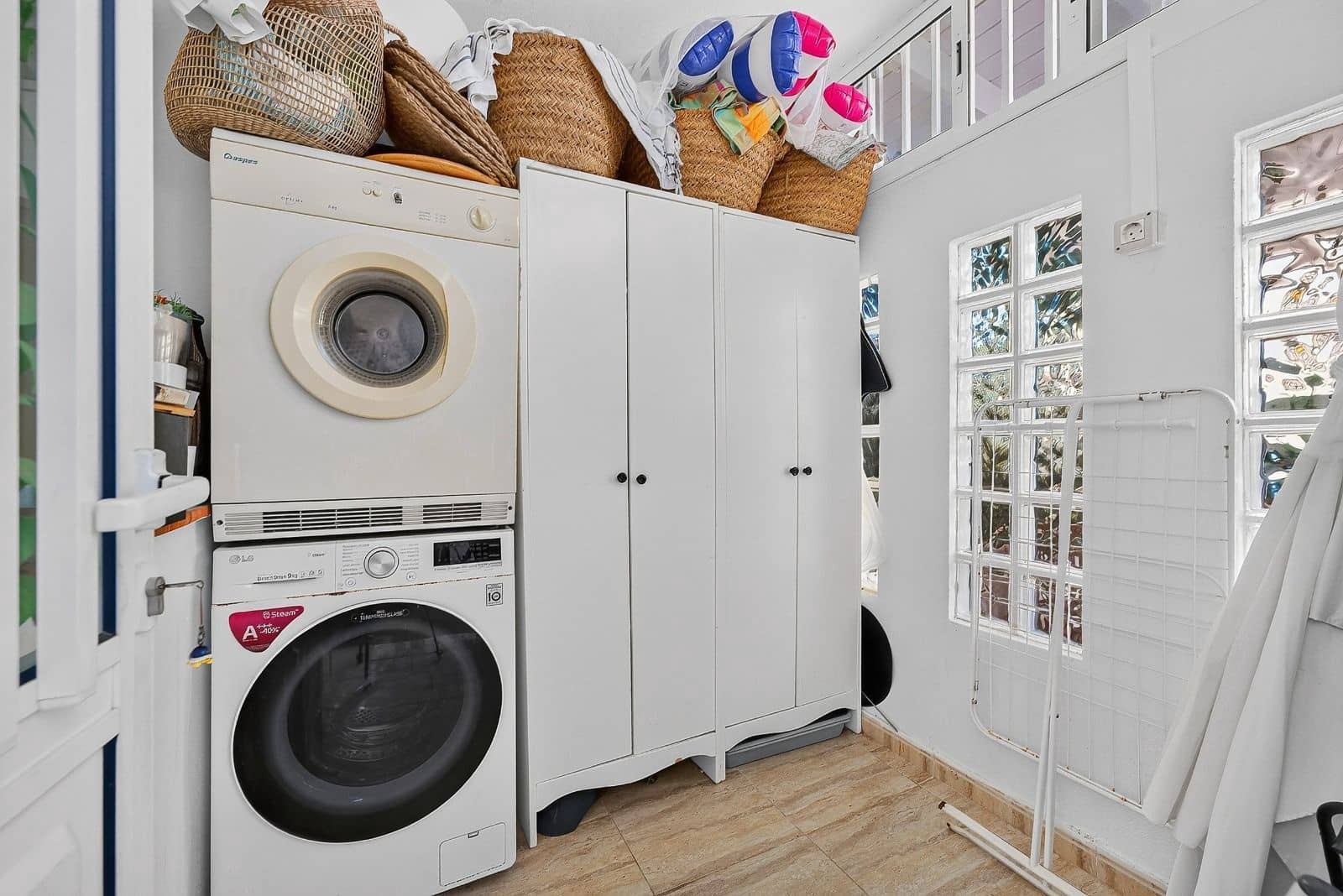 3 slaapkamer Huis te koop in El Medano met zwembad - € 420.000 (Ref: 9990265)