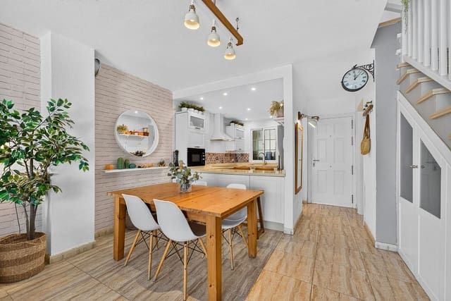 3 slaapkamer Huis te koop in El Medano, Granadilla de Abona met zwembad - € 420.000 (Ref: 9990265)
