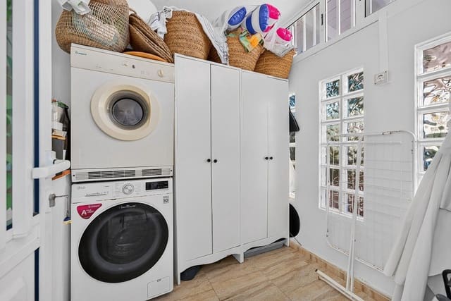 3 slaapkamer Huis te koop in El Medano, Granadilla de Abona met zwembad - € 420.000 (Ref: 9990265)