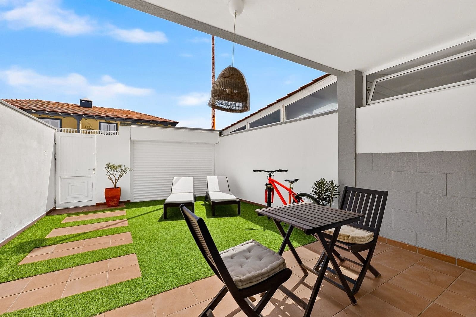3 slaapkamer Huis te koop in El Medano met zwembad - € 420.000 (Ref: 9990265)