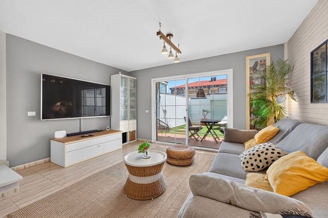3 slaapkamer Huis te koop in El Medano, Granadilla de Abona met zwembad - € 420.000 (Ref: 9990265)