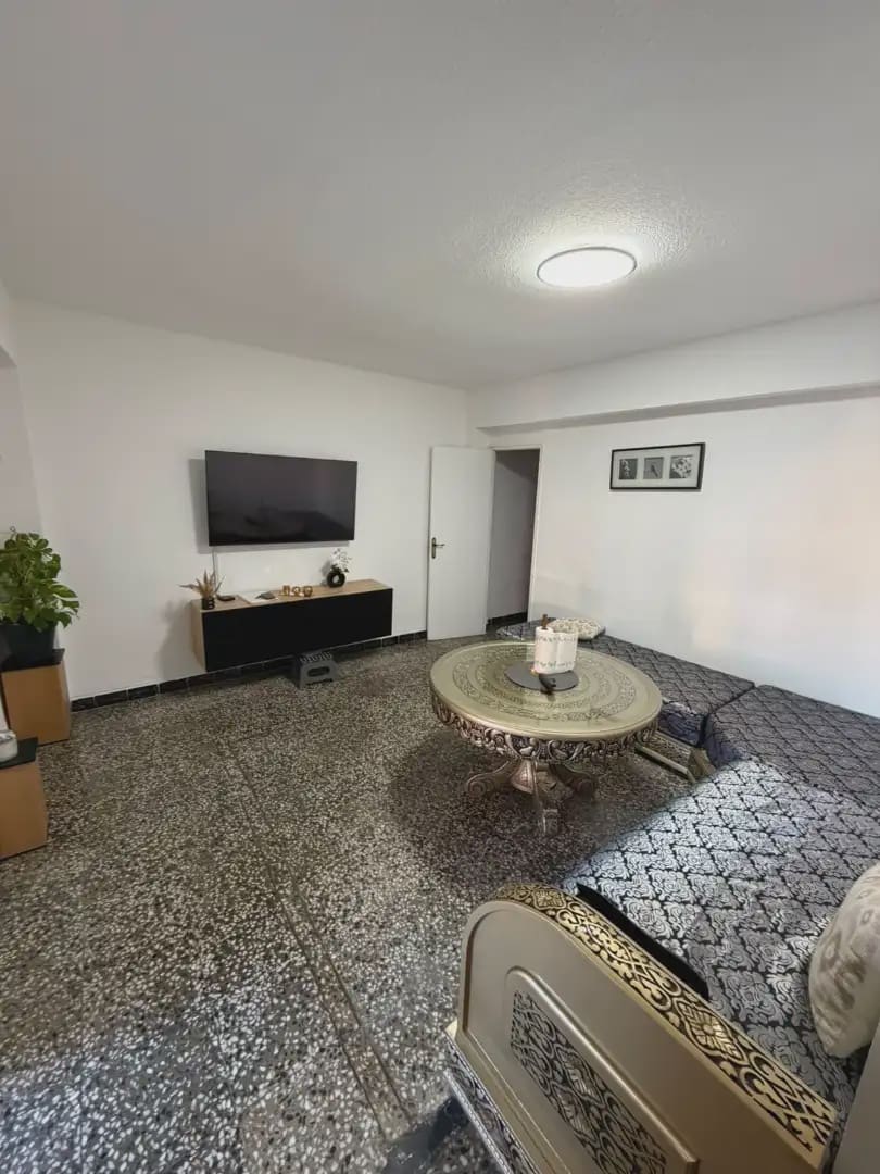 4 bedroom Flat for sale in Petrel / Petrer - € 115,000 (Ref: 10045483)