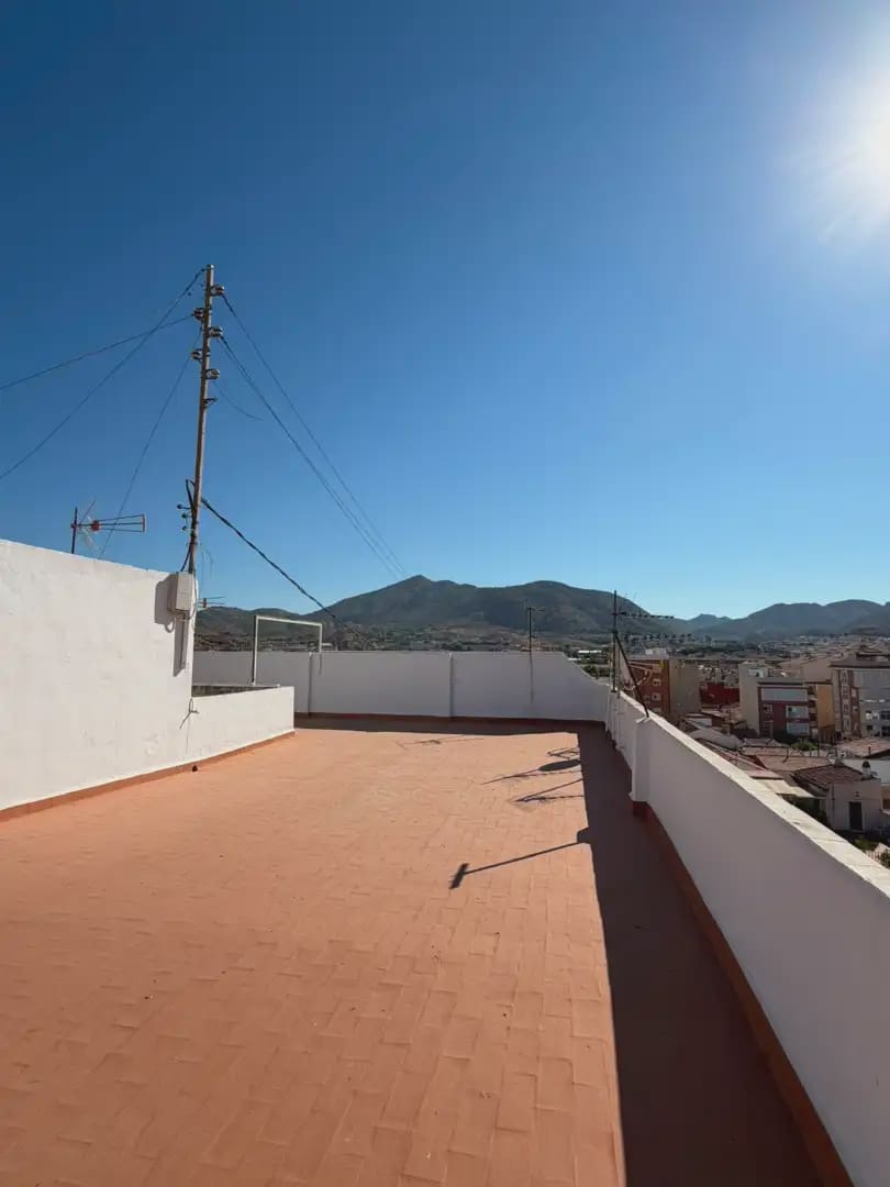 4 bedroom Flat for sale in Petrel / Petrer - € 115,000 (Ref: 10045483)