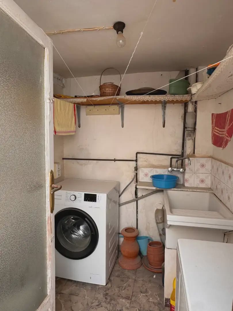 7 bedroom Townhouse for sale in Elda with garage - € 315,000 (Ref: 10094965)