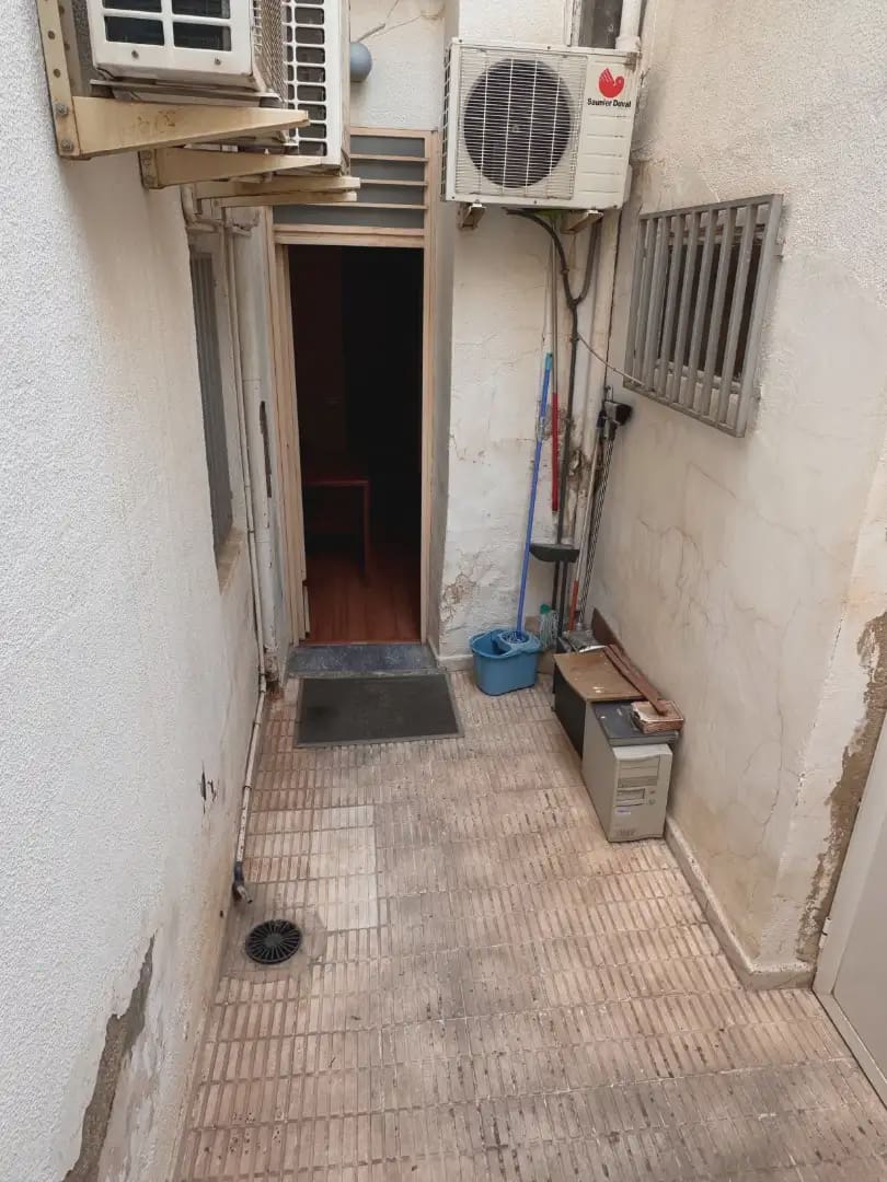 7 bedroom Townhouse for sale in Elda with garage - € 315,000 (Ref: 10094965)