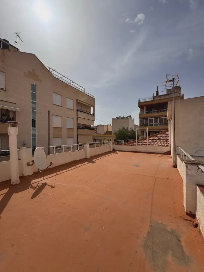7 bedroom Townhouse for sale in Elda with garage - € 315,000 (Ref: 10094965)