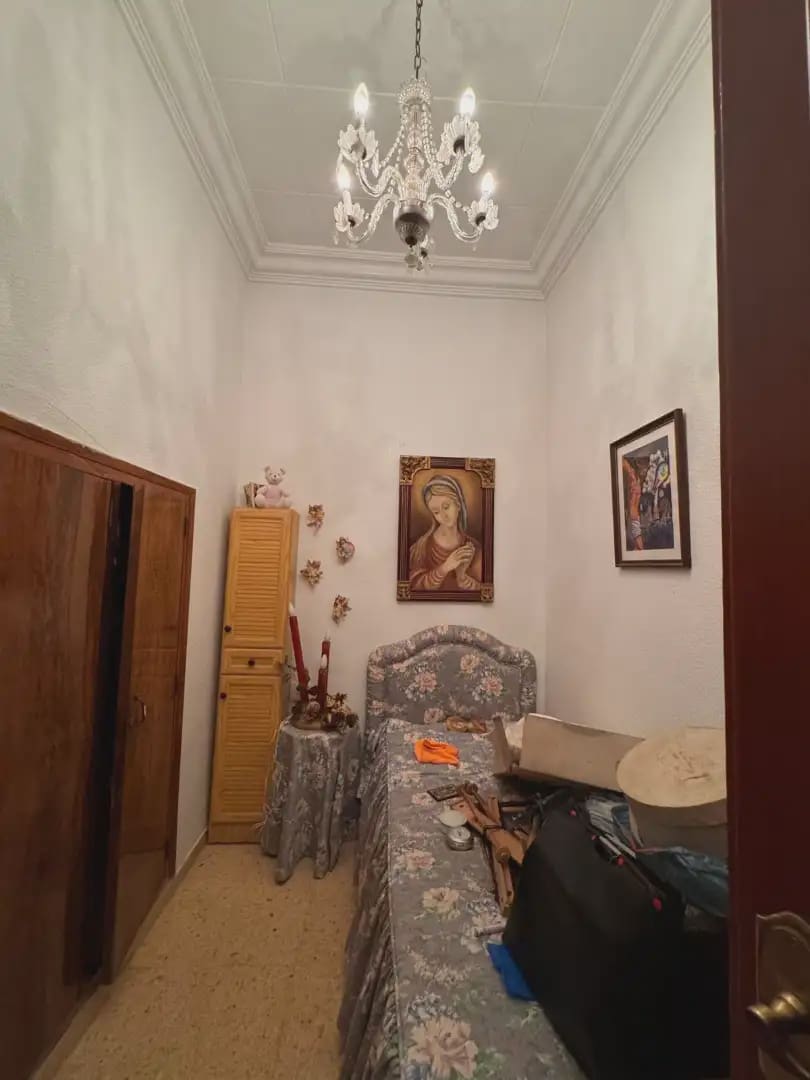 7 bedroom Townhouse for sale in Elda with garage - € 315,000 (Ref: 10094965)