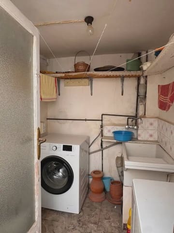 7 bedroom Townhouse for sale in Elda with garage - € 315,000 (Ref: 10094965)