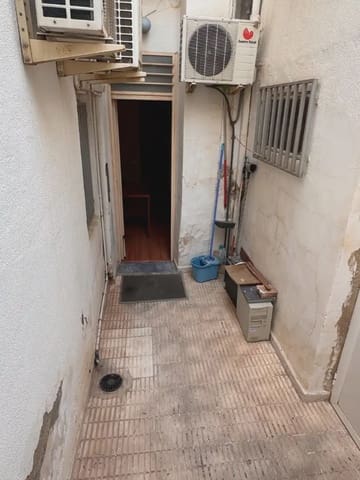 7 bedroom Townhouse for sale in Elda with garage - € 315,000 (Ref: 10094965)