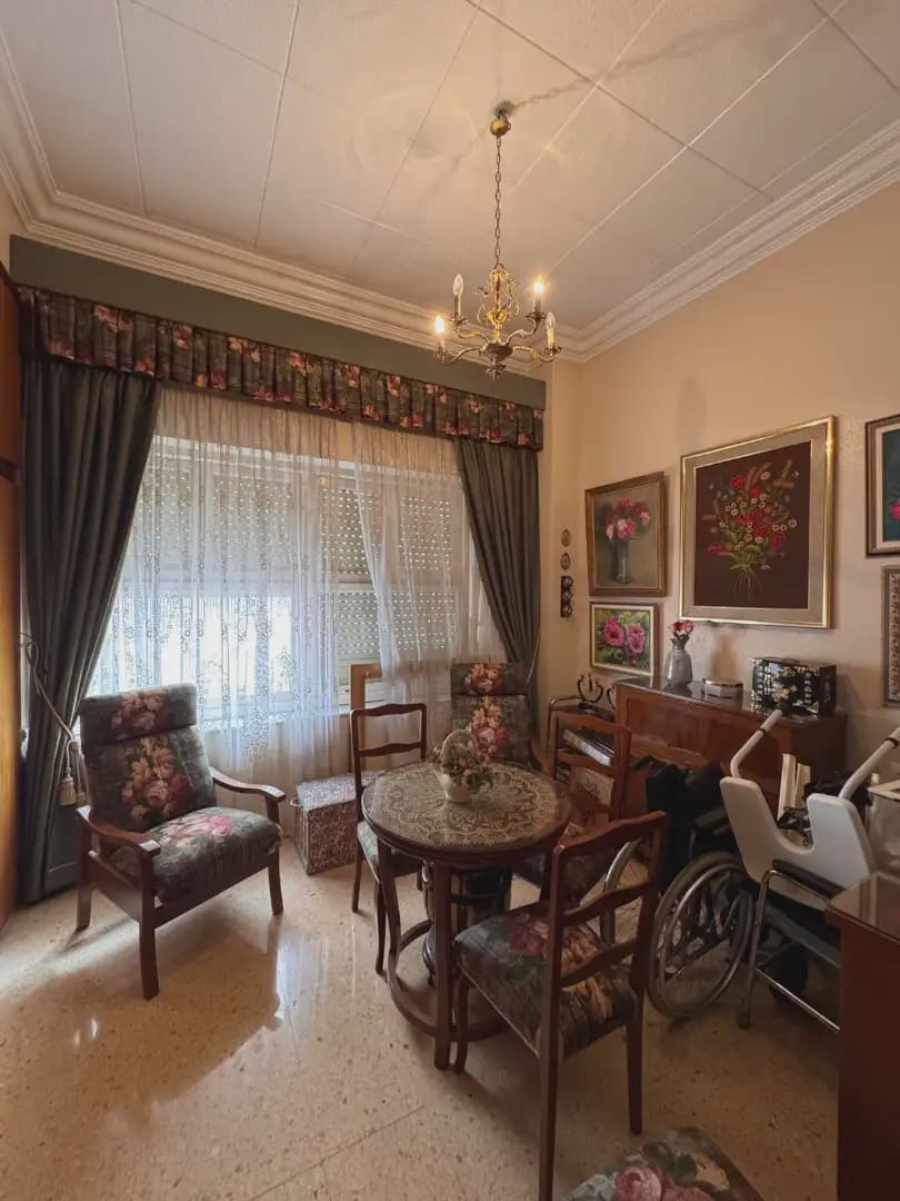 7 bedroom Townhouse for sale in Elda with garage - € 315,000 (Ref: 10094965)