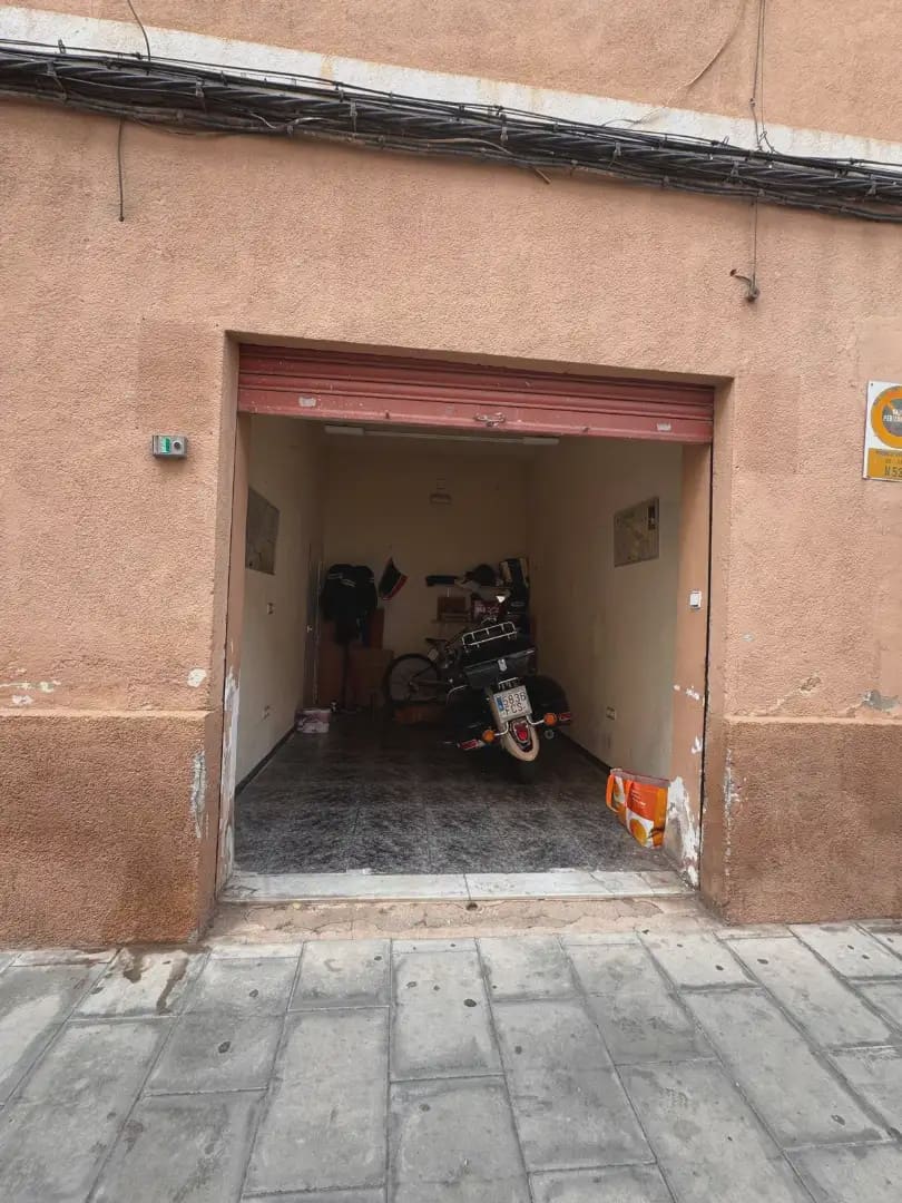 7 bedroom Townhouse for sale in Elda with garage - € 315,000 (Ref: 10094965)