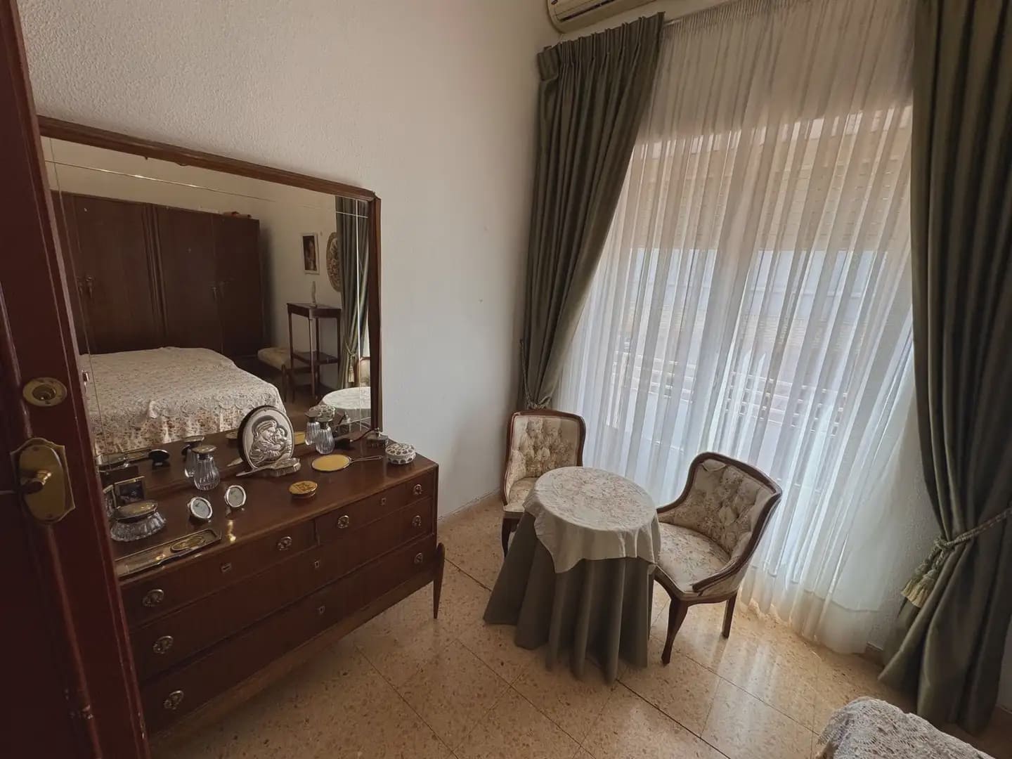 7 bedroom Townhouse for sale in Elda with garage - € 315,000 (Ref: 10094965)