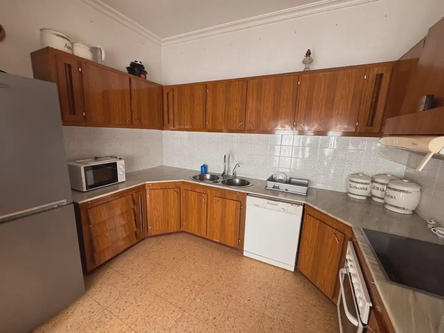 7 bedroom Townhouse for sale in Elda with garage - € 315,000 (Ref: 10094965)