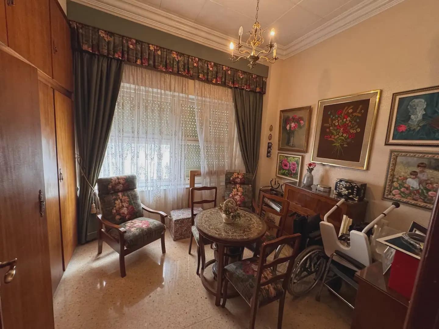 7 bedroom Townhouse for sale in Elda with garage - € 315,000 (Ref: 10094965)