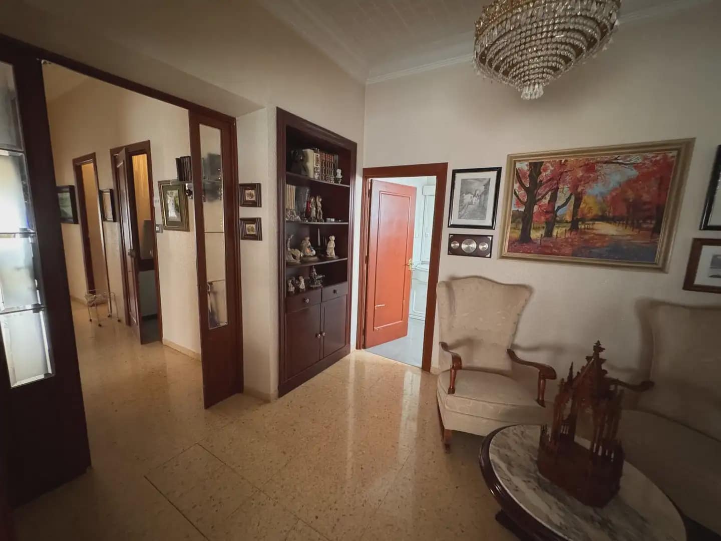 7 bedroom Townhouse for sale in Elda with garage - € 315,000 (Ref: 10094965)